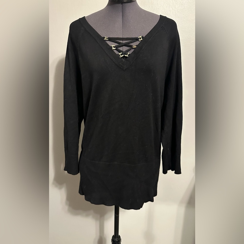 Cable & Gauge Black V-neck Sweater With Gold Detail Size Large